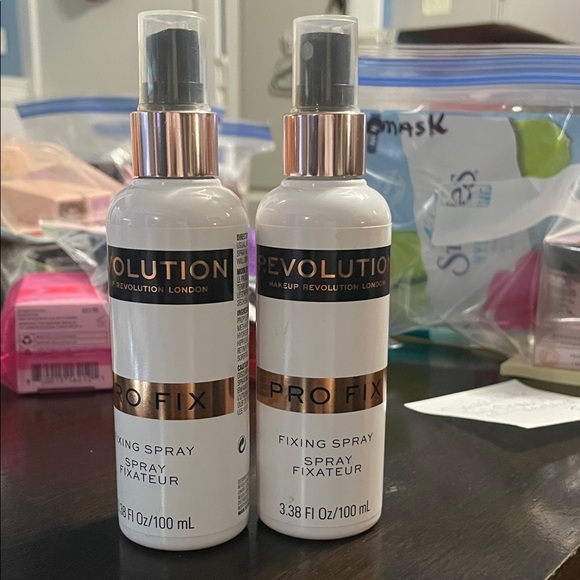 Revolution Other - Revolution Pro Fix Fixing Spray - Makeup Setting